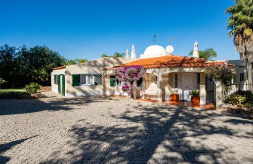 Silves Villa | Idyllic Quinta do Vale Formoso with Pool & Family Amenities