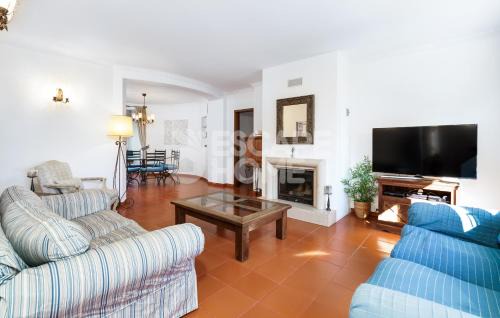 Silves Villa | Idyllic Quinta do Vale Formoso with Pool & Family Amenities