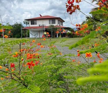 San Mateo House | Oceanfront Quintessential Stay at Quinta Don Noé