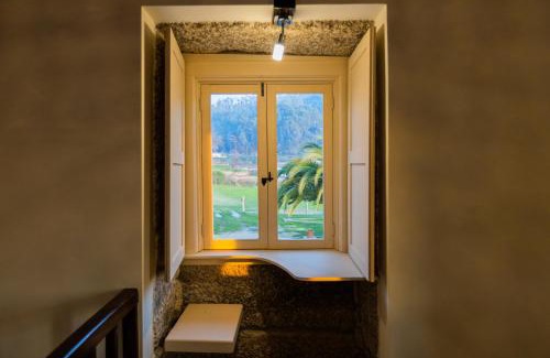 Penso Ski Chalet | Quinta dos Campos - Chalé: Oceanfront Retreat with Pool