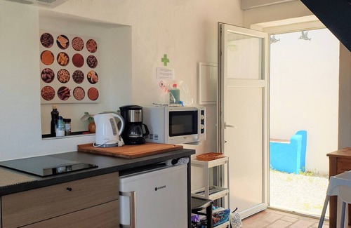 Quelfes Cottage | Experience Quinta dos Cochichos - Almond House Getaway