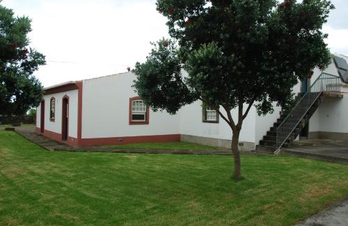 Praia da Vitoria House | Discover Quinta dos Figos: Pet and Child Friendly Haven