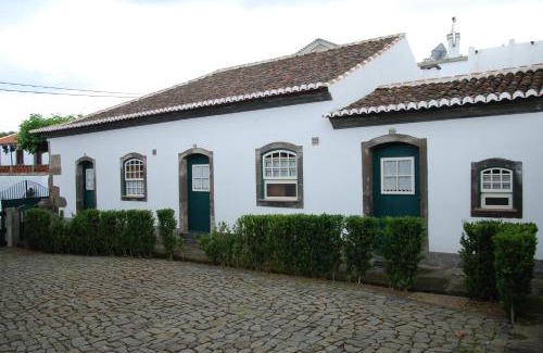 Praia da Vitoria House | Discover Quinta dos Figos: Pet and Child Friendly Haven