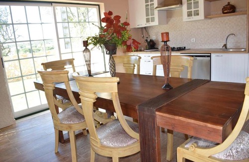 Nadadouro House | Cozy Quinta dos Sobreiros: Pet-Friendly & Ocean Views