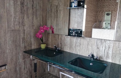 Nadadouro House | Cozy Quinta dos Sobreiros: Pet-Friendly & Ocean Views