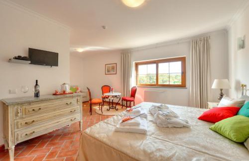 Sao Bras de Alportel House | Quinta dos Tesouros: Oceanfront Pool Retreat for Families