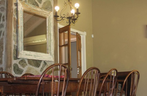 Tandil House | Experience Quinta El Monte: 4-Star Getaway with Pool & Pets
