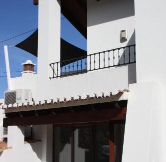 Bensafrim Apartment | Relax at Quinta Fronteira with Oceanfront Pool Access