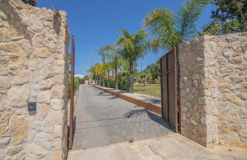 Chinicato House | Relax at Quinta Gomes: Oceanfront Retreat with Pool