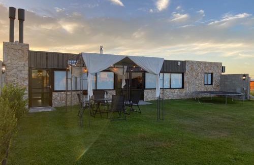 Aldea Valle Maria House | Inviting Quinta Los Pinos Paraná: Pet-Friendly & Pool Access