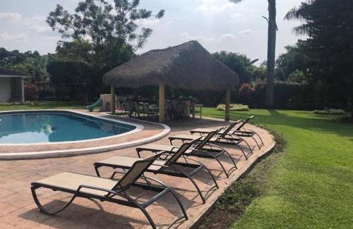 Yautepec Villa | Quinta Los Soles: Family-Friendly Hotel with Pool & Breakfast