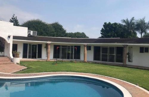Yautepec Villa | Quinta Los Soles: Family-Friendly Hotel with Pool & Breakfast