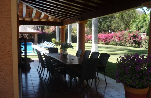 Tlaltizapan House | Discover Quinta Los Tulipanes for Your Next Getaway