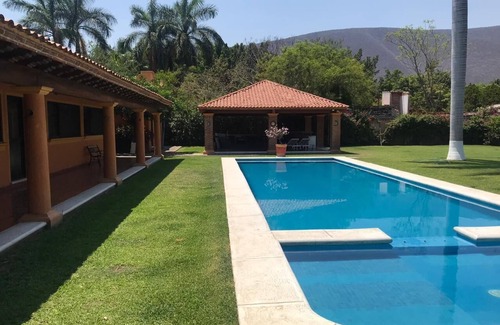 Tlaltizapan House | Discover Quinta Los Tulipanes for Your Next Getaway
