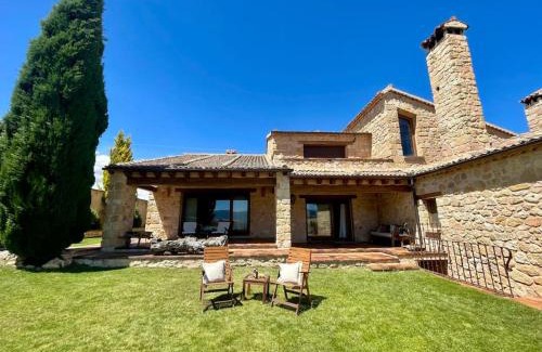 La Lastrilla House | Experience Quinta Mazagatos Segovia: 4-Star Oasis with Pool