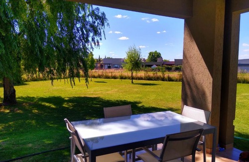 Mercedes House | Pet-Friendly Quinta Mercedes: Poolside Retreat for Families