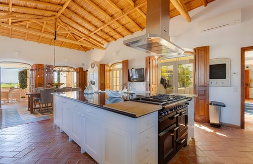 Atalaia Villa | Relax at Quinta Paraíso: Spa, Hot Tub & Family Friendly