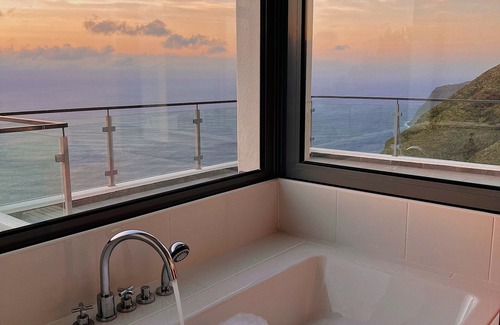 Paul do Mar Villa | Discover Quinta Pereira: Ocean Views & Breathtaking Sunsets