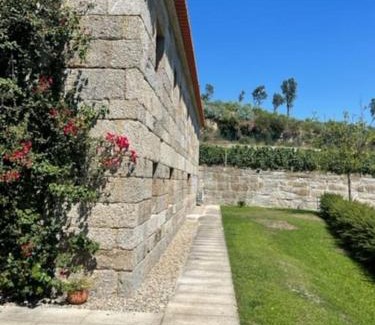 Guimaraes House | Quinta Picouto de Cima: Family-Friendly Retreat with 9.9 Rating