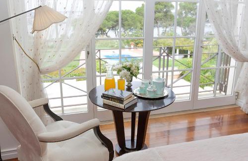 Caparica Hotel | Elegant Quinta Tagus: Oceanfront Bliss with Pool Access