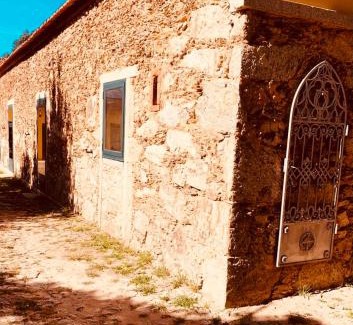 Troviscal Villa | Relaxing Oceanfront Retreat at Quinta Tilia Farmhouse