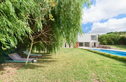 Arruda dos Pisoes House | Explore Quinta TreeWindBee: Oceanfront Bliss with Pool