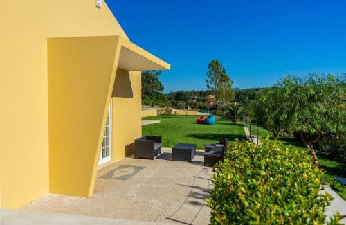 Abra House | Elegant Quinta Vale Lameiros with Oceanfront Pool Access