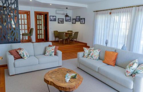 Abra House | Elegant Quinta Vale Lameiros with Oceanfront Pool Access