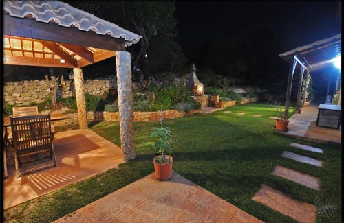 Pata de Cima Villa | Family-Friendly Quinta Vale Verde with Pool & Kitchen Access
