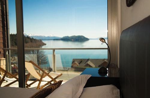 Playa Bonita Apartment | Beachfront Quintaluna: Poolside Oasis Near Mountains