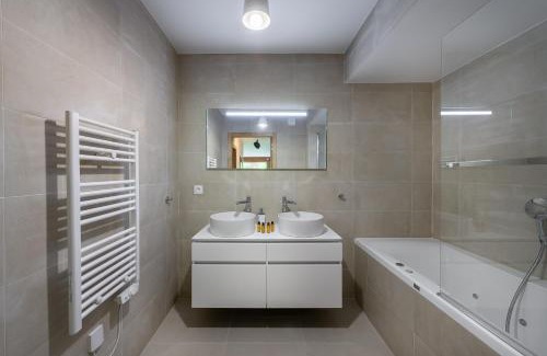 Chatel Apartment | Quintessence Apt B101: Family-Friendly 4-Star Getaway