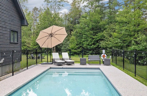 Becket House | Relaxing 6-BR Berkshires Lodge with Spa & Hot Tub