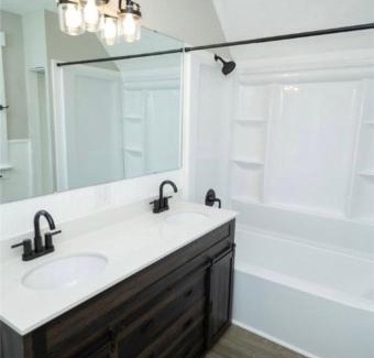 Findlay House | Inviting Findlay Home with Kitchen and Family-Friendly Vibes