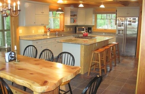 Bayfield House | Experience Raspberry Bay: Pet-Friendly Lake House Retreat