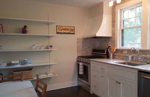 Village of East Hampton Cottage | Idyllic Summer Cottage: Steps to Train, Town & Beaches