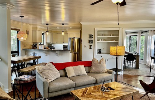 Bald Head Island House | Ideal Beach House Retreat with Ocean View & Spa Amenities