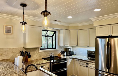 Bald Head Island House | Ideal Beach House Retreat with Ocean View & Spa Amenities