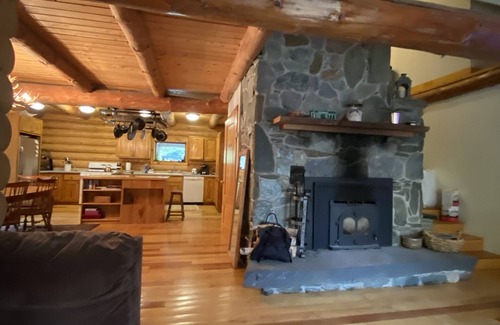 Warren Cabin | Experience a Cozy Vermont Log Cabin in Mad River Valley
