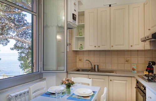Nervi Apartment | Quinto Seaview Apartment: Family-Friendly with Breakfast Included