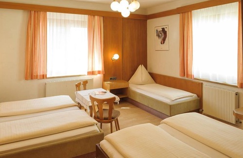 Innsbruck Hotel | Quintuple room with shower, WC - Hotel Tautermann