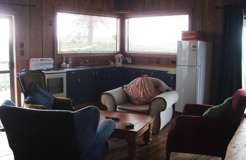 Te Miro Cottage | Unique Converted Woolshed: Guest Rated 9.6 with Spa & Pets