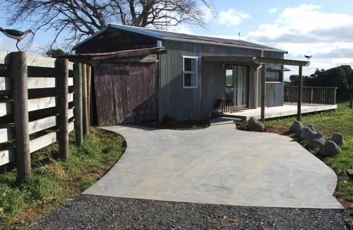 Te Miro Cottage | Unique Converted Woolshed: Guest Rated 9.6 with Spa & Pets