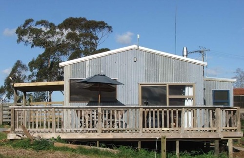 Te Miro Cottage | Unique Converted Woolshed: Guest Rated 9.6 with Spa & Pets
