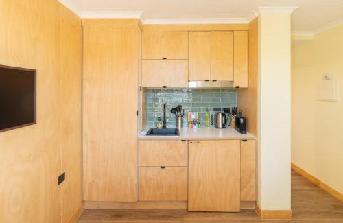 Brisbane Central Business District Apartment | Unique CBD Studio with Pool, Sauna & Inviting Balcony