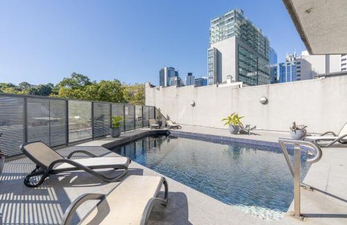 Brisbane Central Business District Apartment | Unique CBD Studio with Pool, Sauna & Inviting Balcony