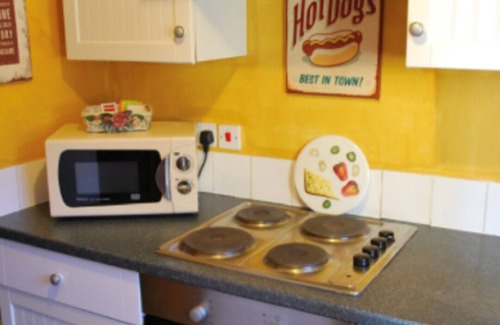 Yarm Cottage | Unique Yarm Cottage for 8 with Kitchen & Spa Amenities
