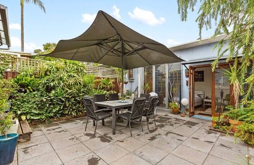 Marrickville House | Unique Marrickville 1-Bedroom with Courtyard by Shops