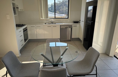 East Tamworth Apartment | quite , and modern flat , close to CBD