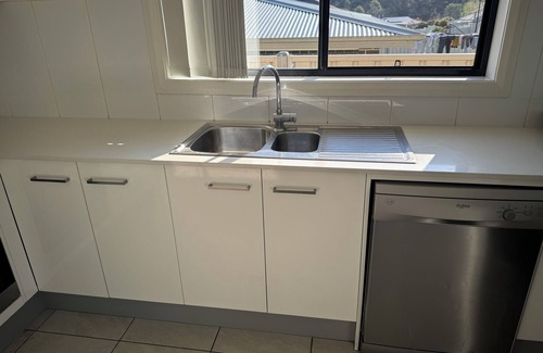 East Tamworth Apartment | quite , and modern flat , close to CBD