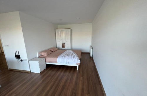 Basaksehir Apartment | Tranquil Villa Escape with Child-Friendly Amenities